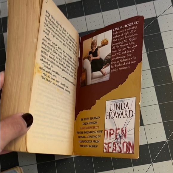 Linda Howard 'Mr. Perfect' Book - Picture 8 of 8